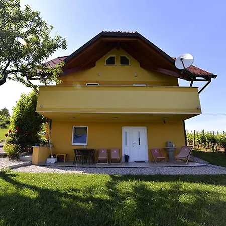 Rural Cottage Rental Ideal For Glamping In Slovenia بيت للعطل
