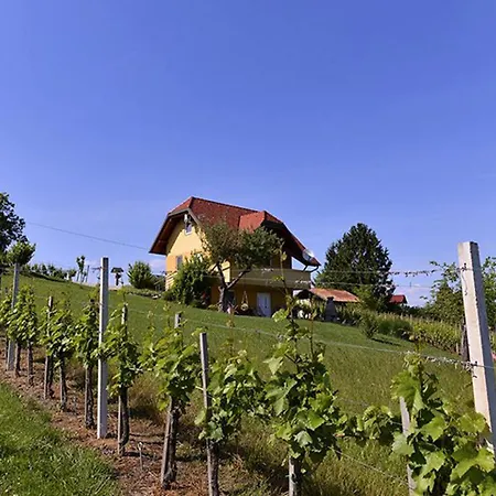 Rural Cottage Rental Ideal For Glamping In Slovenia بيت للعطل